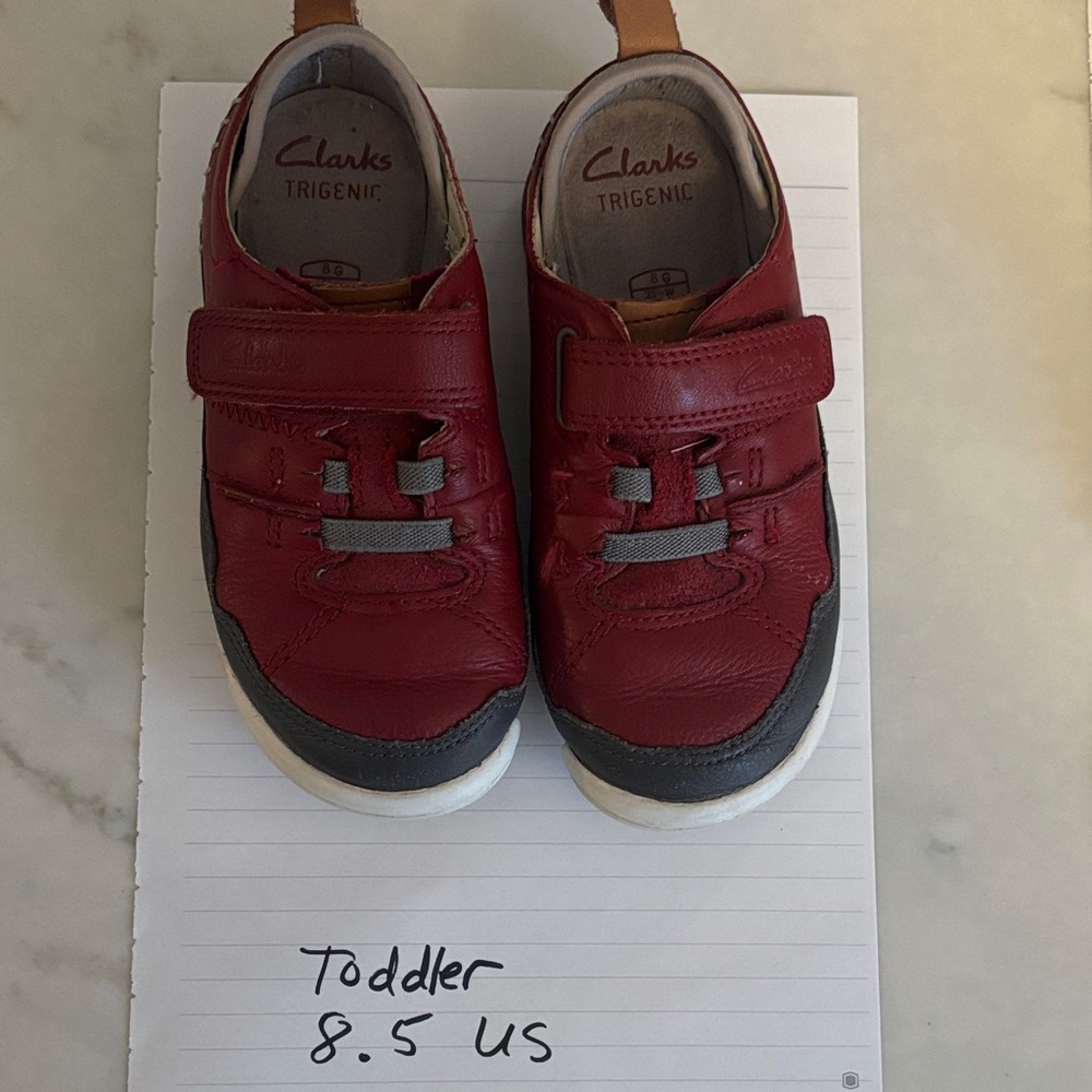 Clarks Kids Sneakers in Red and Gray